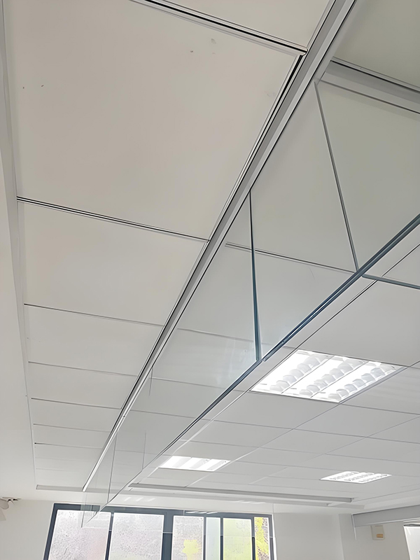 称多玻璃称多挡烟垂壁 称多玻璃称多挡烟垂壁