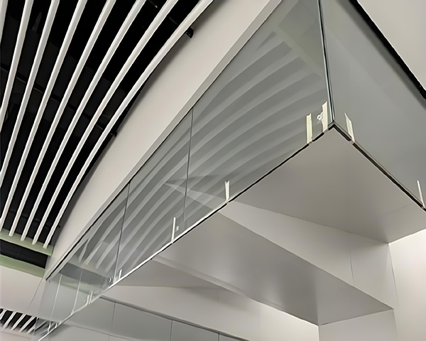 称多玻璃称多挡烟垂壁