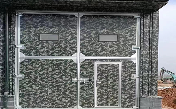 称多工业平开门