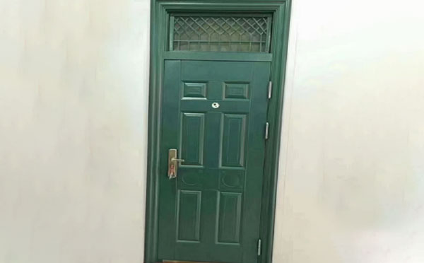 称多学校教室门