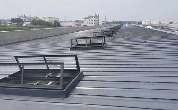 某中学室内体育馆称多排烟窗改造项目